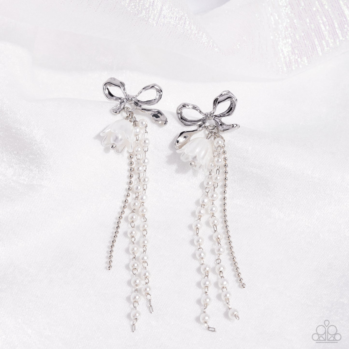 Garden Gain White Pearl Earrings
